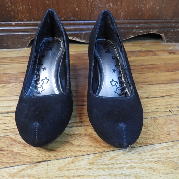 Black Suede Pumps Size 8.5 - Picture 2 of 7